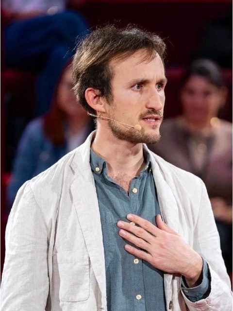 Daniel Gratzer bei einem TEDx-Vortrag